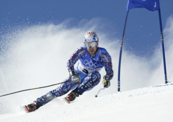 Erik Schlopy participe au slalom géant olympique masculin à Park City, Utah, en 2002.