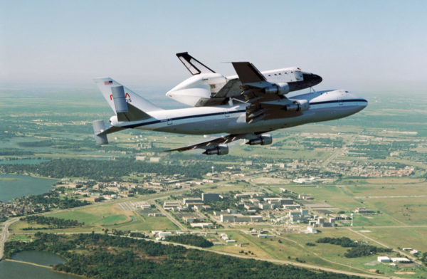 747 with space shuttle piggyback