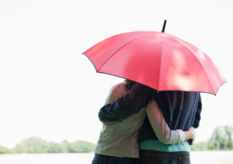 couple en sécurité au soleil