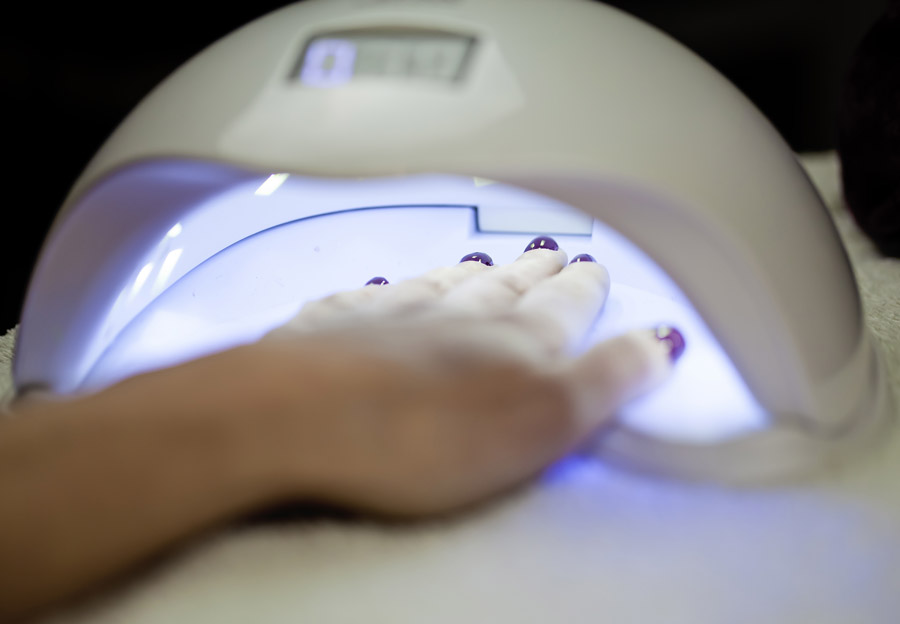 Låse melodi laver mad Ask the Expert: Are the UV Lamps in the Dryers at the Nail Salon Safe to  Use? - The Skin Cancer Foundation